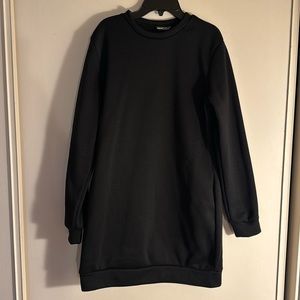 Black long sweatshirt w/pockets🖤